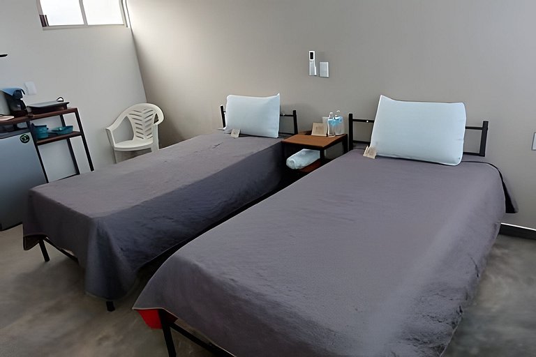 SUITE Begonia, AA, cocineta, baño privado, ubicada