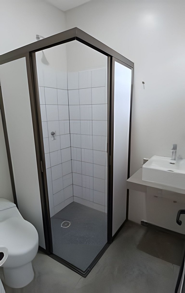 SUITE Begonia, AA, cocineta, baño privado, ubicada