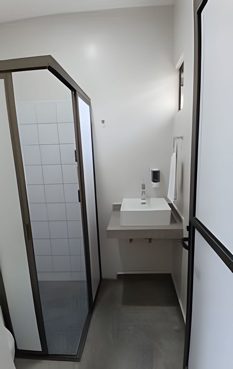 SUITE Begonia, AA, cocineta, baño privado, ubicada
