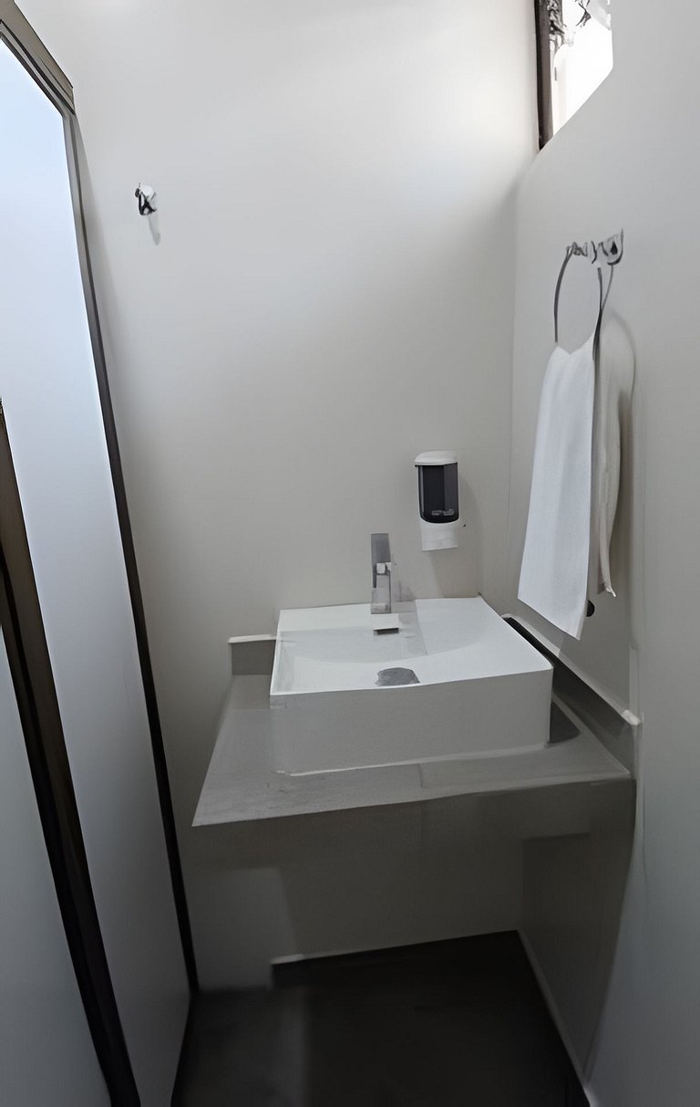 SUITE Begonia, AA, cocineta, baño privado, ubicada