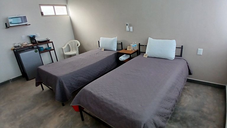 SUITE Begonia, AA, cocineta, baño privado, ubicada