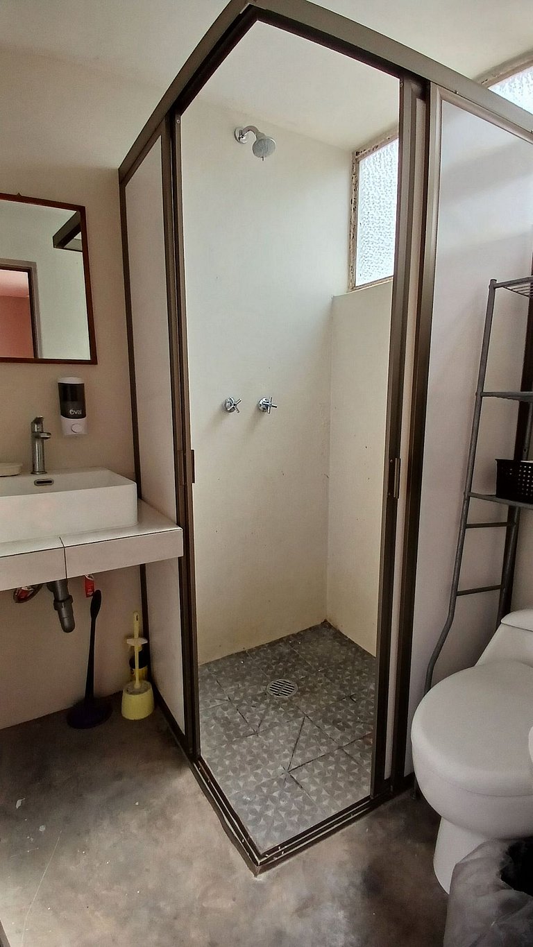 Suite Azalea, cocineta, baño privado, ubicación
