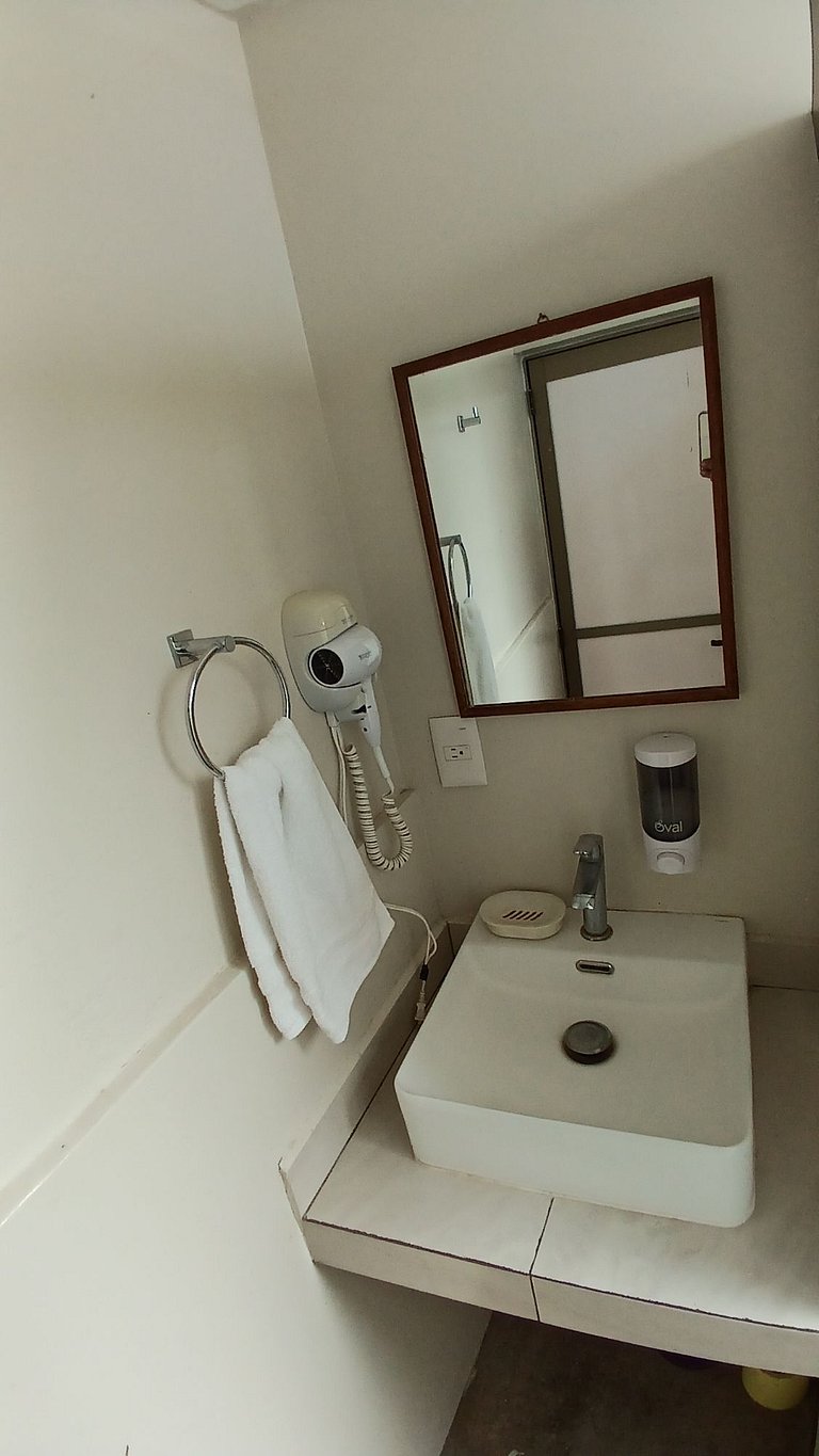 Suite Azalea, cocineta, baño privado, ubicación