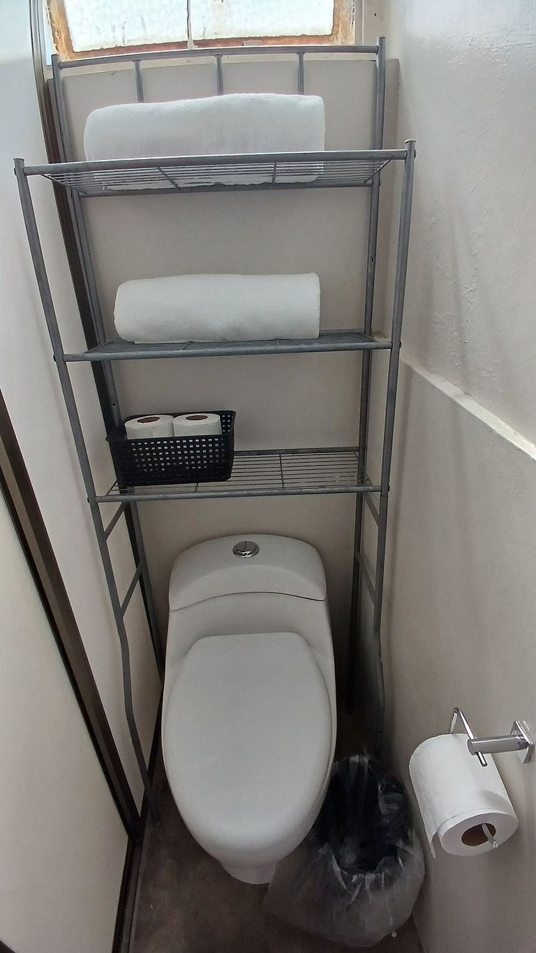 Suite Azalea, cocineta, baño privado, ubicación